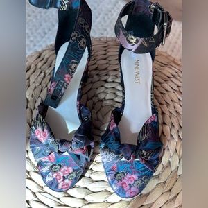 Like New Nine West Chunky Heel Sandal